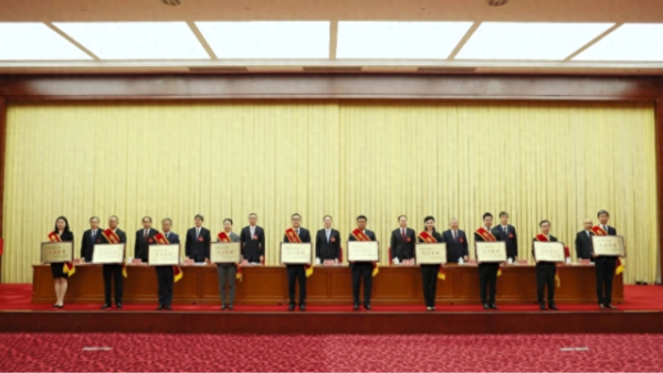 炒股配资配资 全国表彰！西安高新区一个集体 两名个人上榜